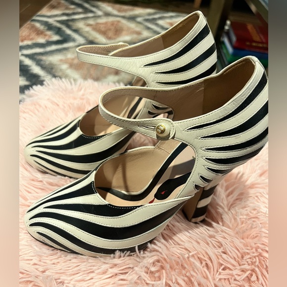 Gucci Round Toe Ankle Strap Heel Pumps Shoes Zebra Snake Mary Jane - Picture 3 of 5